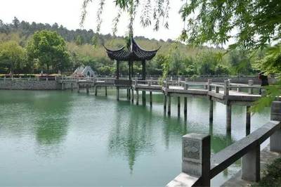 小伙伴們,準(zhǔn)備好了嘛?泳裝、人體彩繪、舒適溫泉&hellip;965給你這樣一個(gè)周末!Let'sgo!